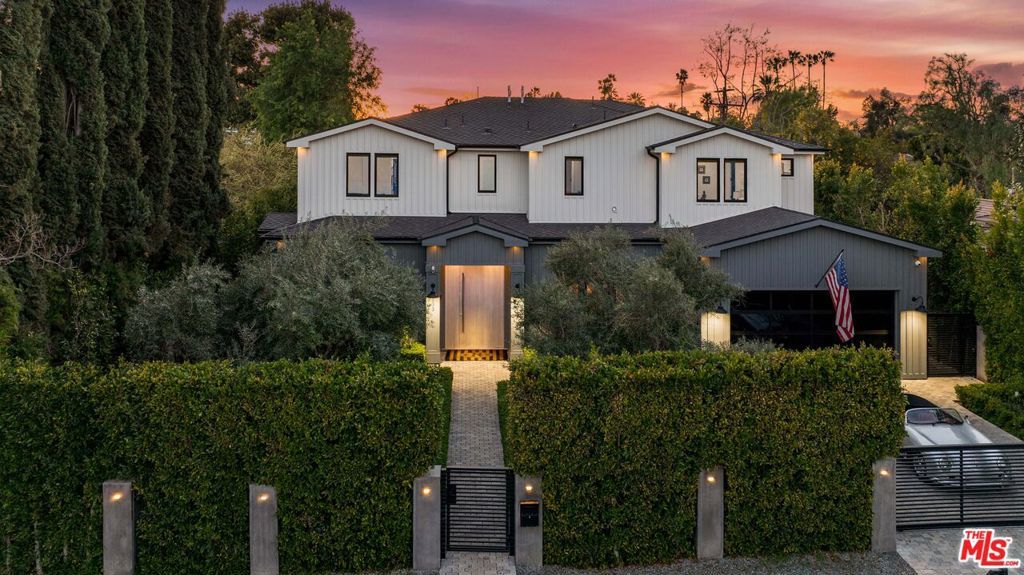 Photo of 4533 Gentry Avenue, Studio City, CA 91607 (MLS # 25582149)