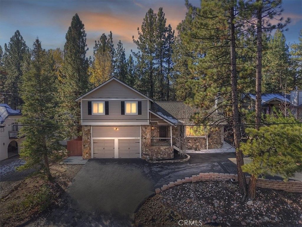 Photo of 41659 Mockingbird Dr, Big Bear Lake, CA 92315 (MLS # IG25266876)
