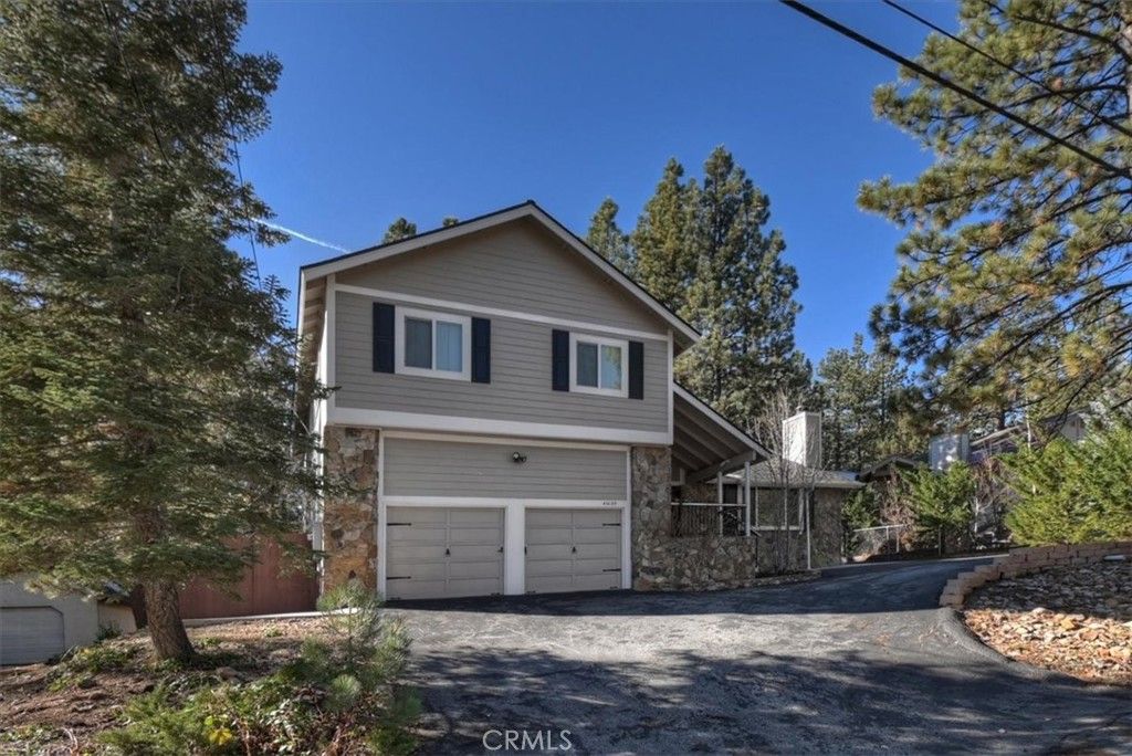 Photo of 41659 Mockingbird Dr, Big Bear Lake, CA 92315 (MLS # IG25266876)