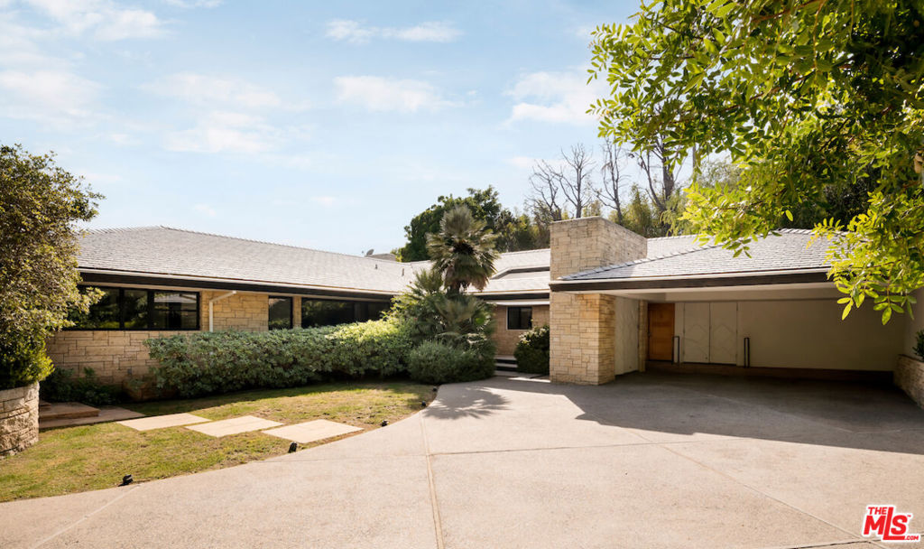 1011 N Hillcrest Road