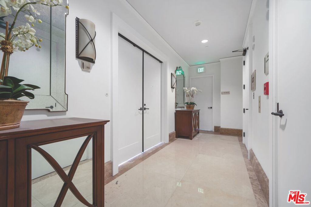 1 W CENTURY Drive 35D