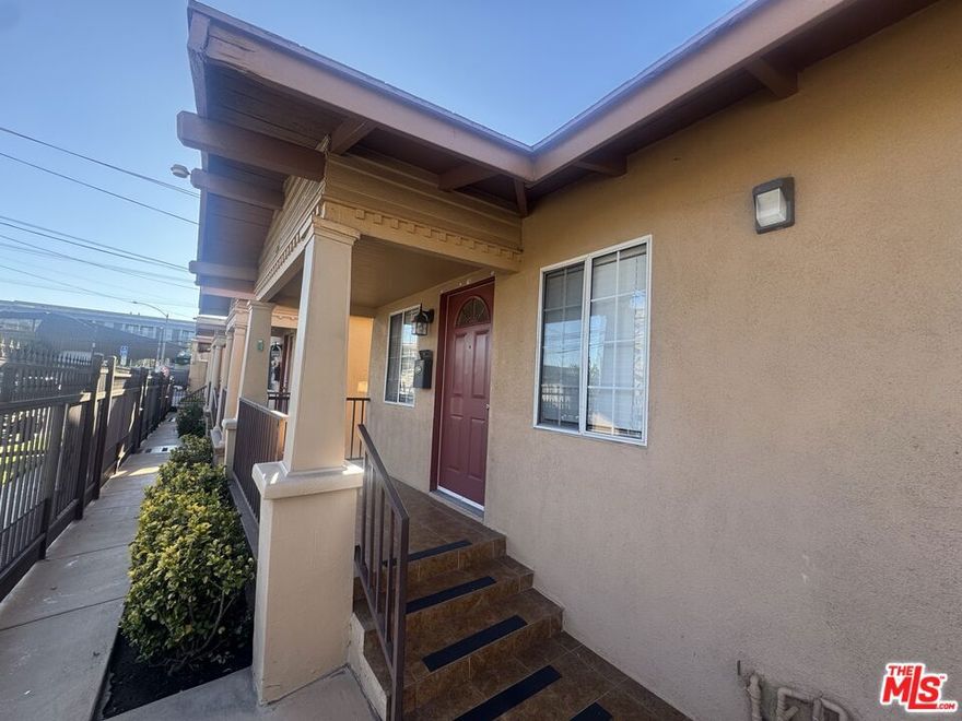 Cozy and cute 1 Bedroom Duplex apartment. In great condition. Move in Ready. Feel's like a Single Family Home. Includes Stove and Refrigerator. Newer floors, granite counter tops, newer kitchen cabinets, and newer bathroom equipment. To the side of the unit there is a private outdoor patio space, perfect for reading or simply unwinding after your busy LA lifestyle. Centrally located and in close proximity to 101 FWY, market's, gas station's, and eateries. Welcome Home....