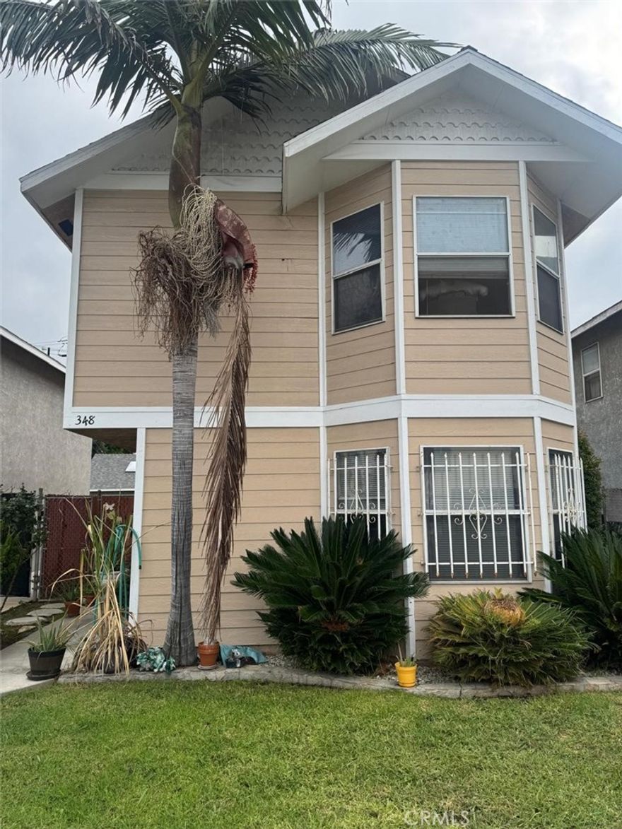 Beautiful 3 Bed 3 Bath home in a desirable area in Long Beach.