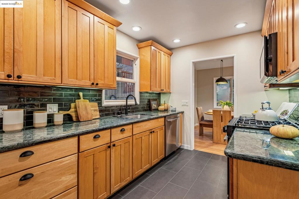 OAKMORE - Residential