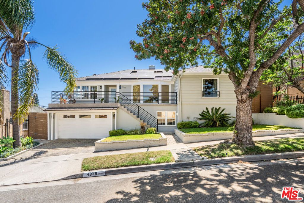 Photo of 4949 Onaknoll Avenue, Los Angeles, CA 90043 (MLS # 25623931)