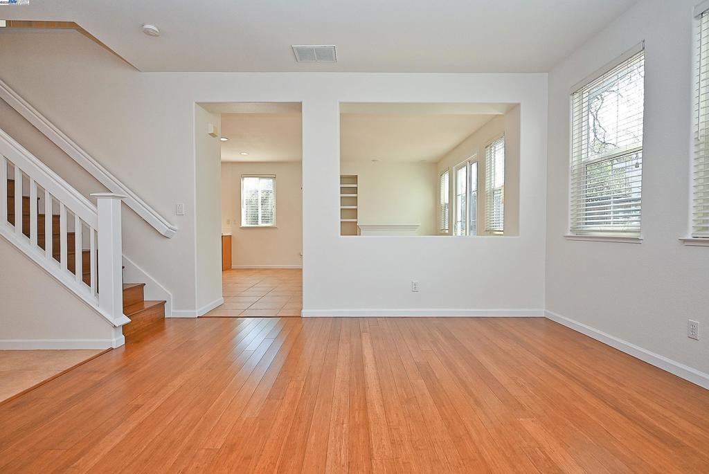 TOWN SQUARE - Residential