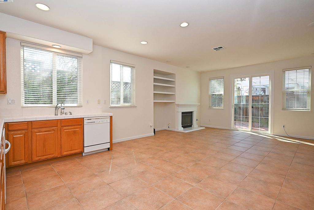 TOWN SQUARE - Residential