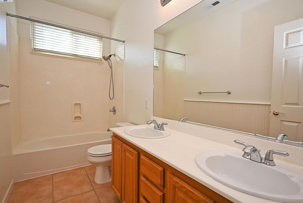 TOWN SQUARE - Residential