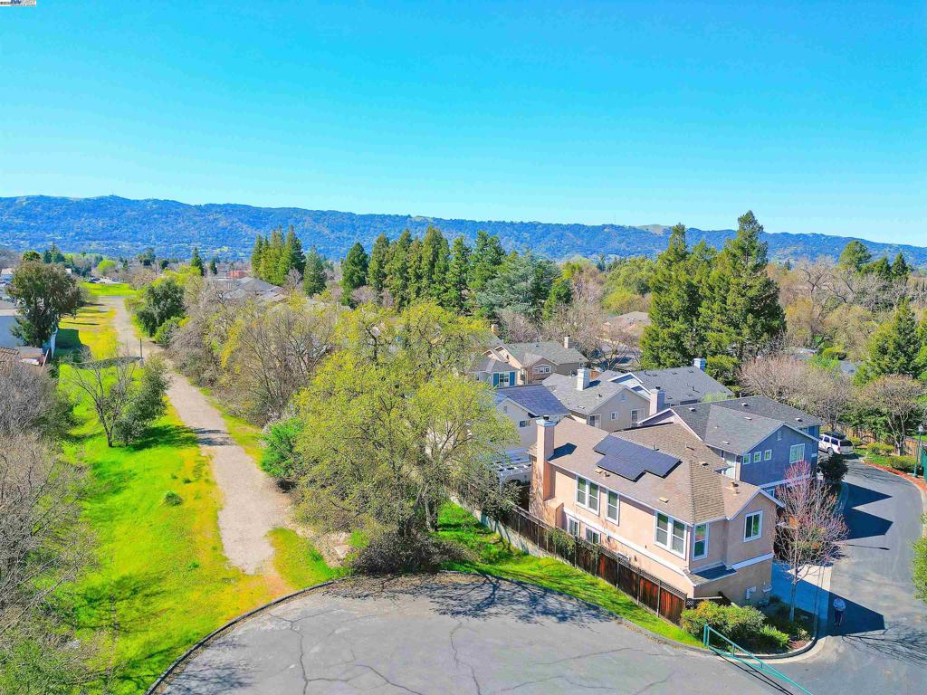 TOWN SQUARE - Residential