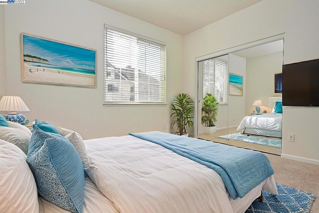 TOWN SQUARE - Residential