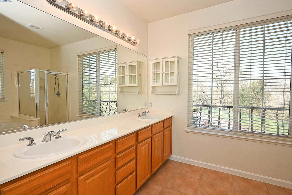 TOWN SQUARE - Residential