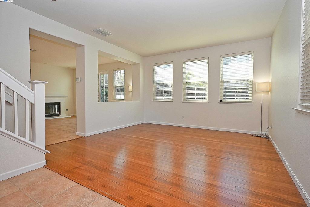 TOWN SQUARE - Residential