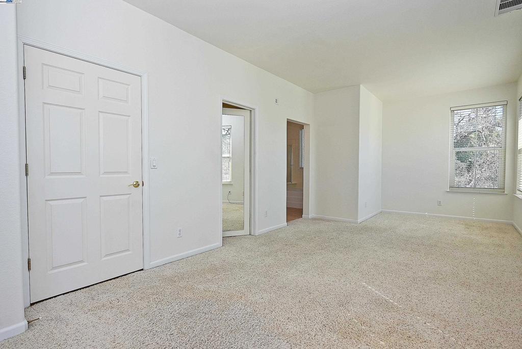 TOWN SQUARE - Residential