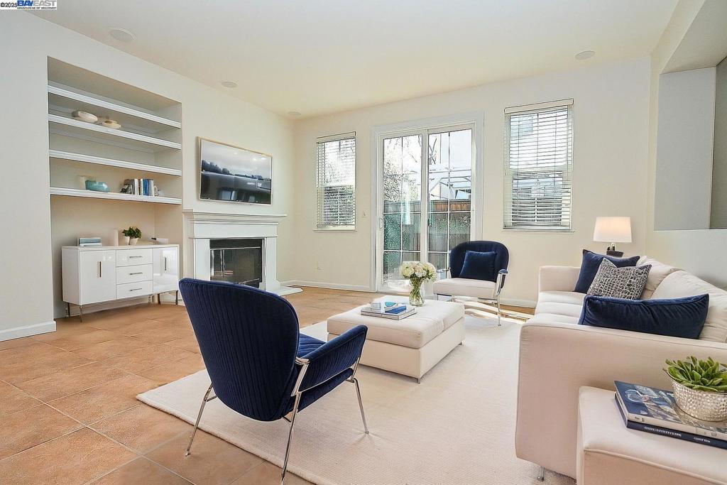 TOWN SQUARE - Residential