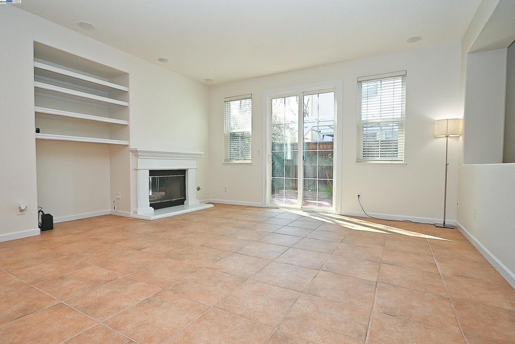 TOWN SQUARE - Residential