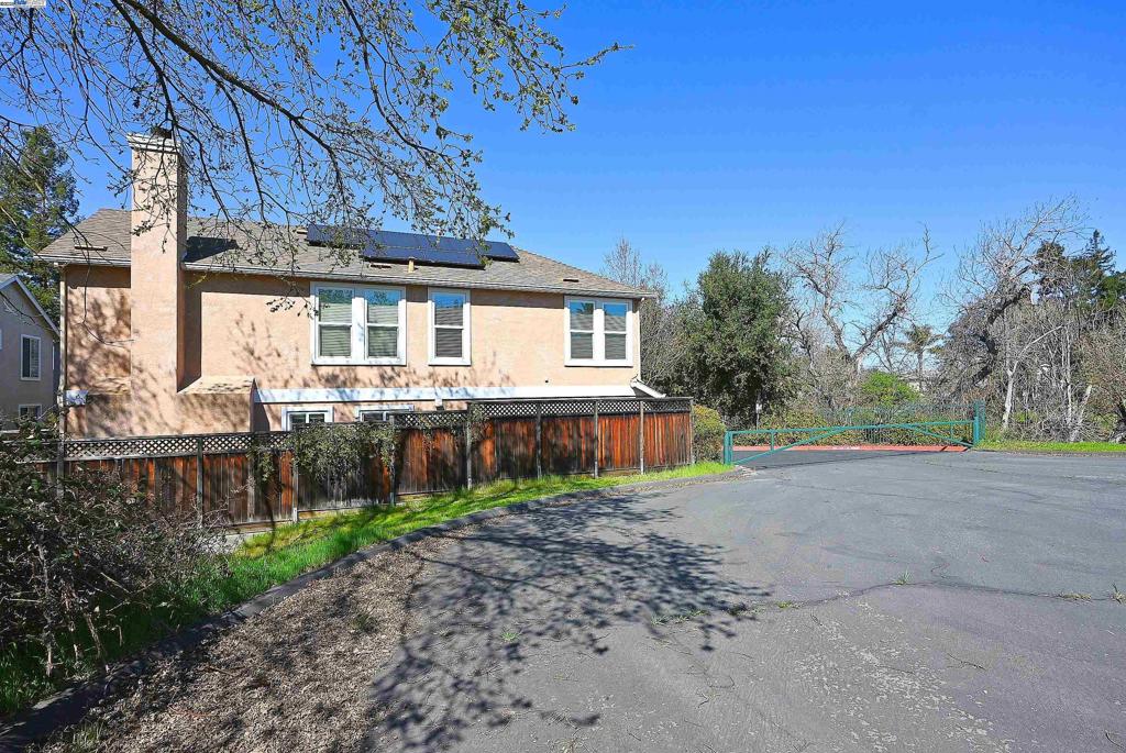 TOWN SQUARE - Residential