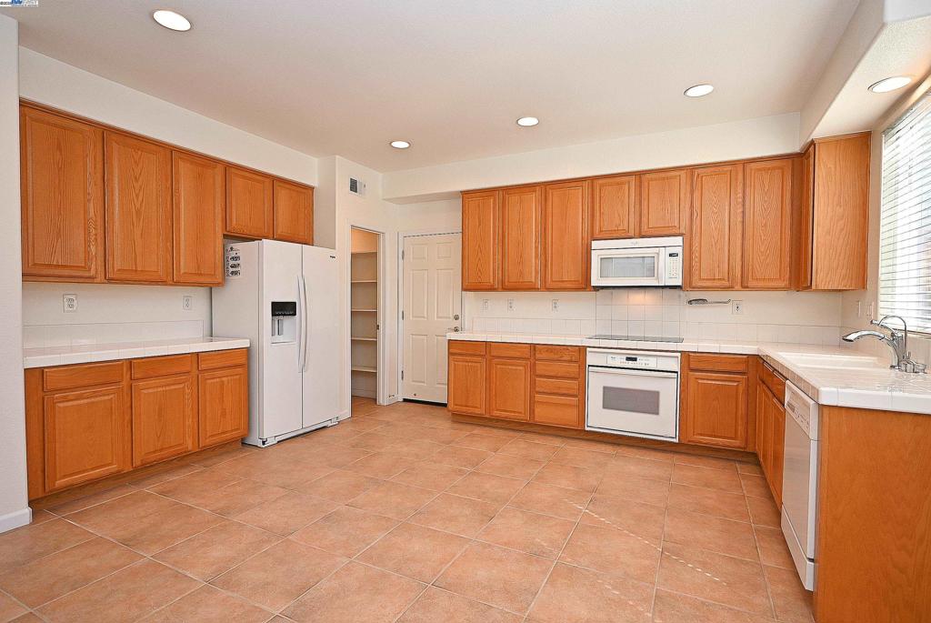 TOWN SQUARE - Residential