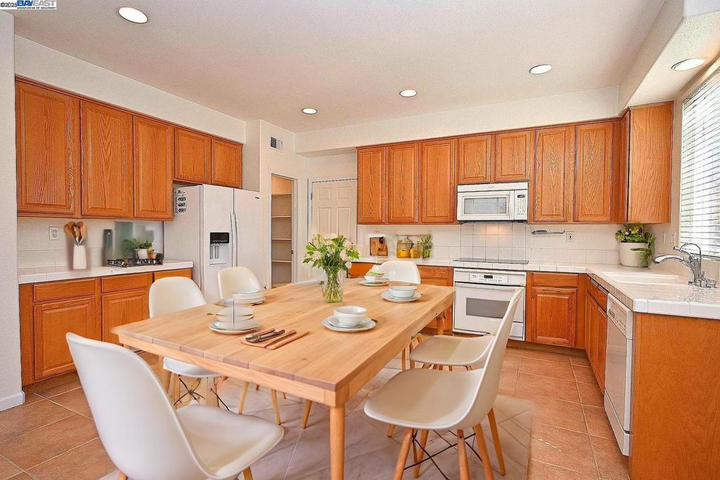 TOWN SQUARE - Residential