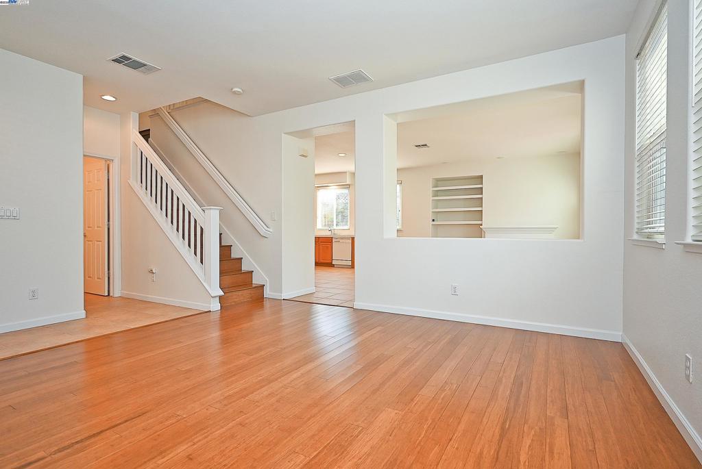 TOWN SQUARE - Residential