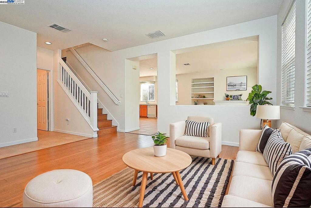 TOWN SQUARE - Residential