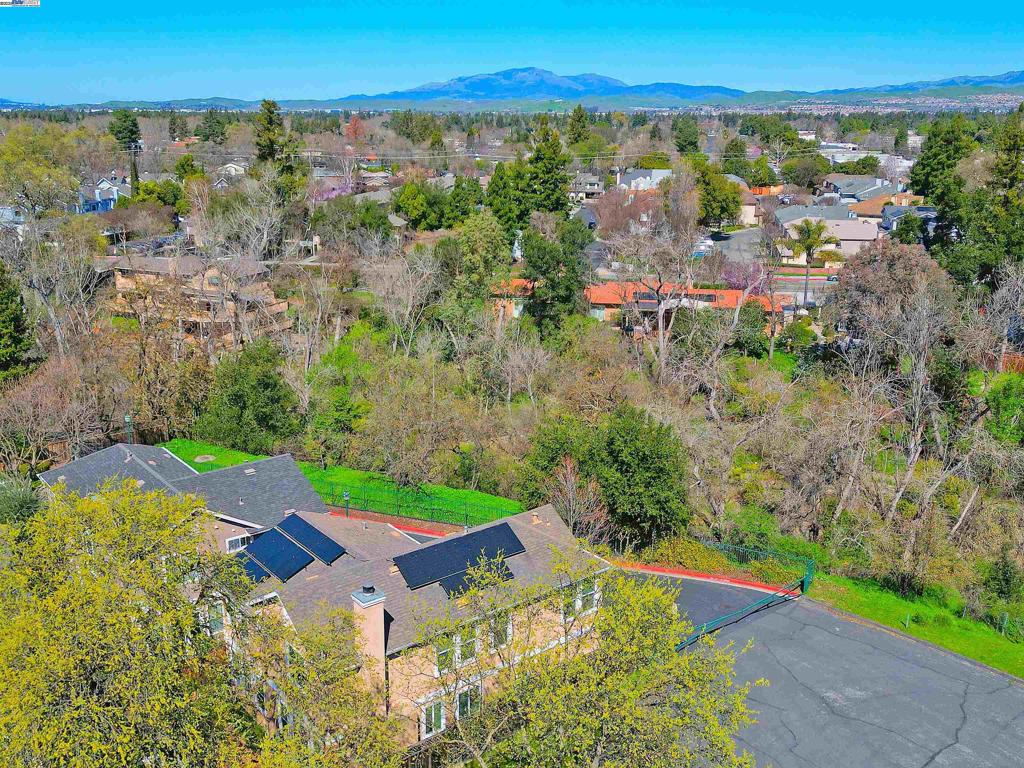 TOWN SQUARE - Residential