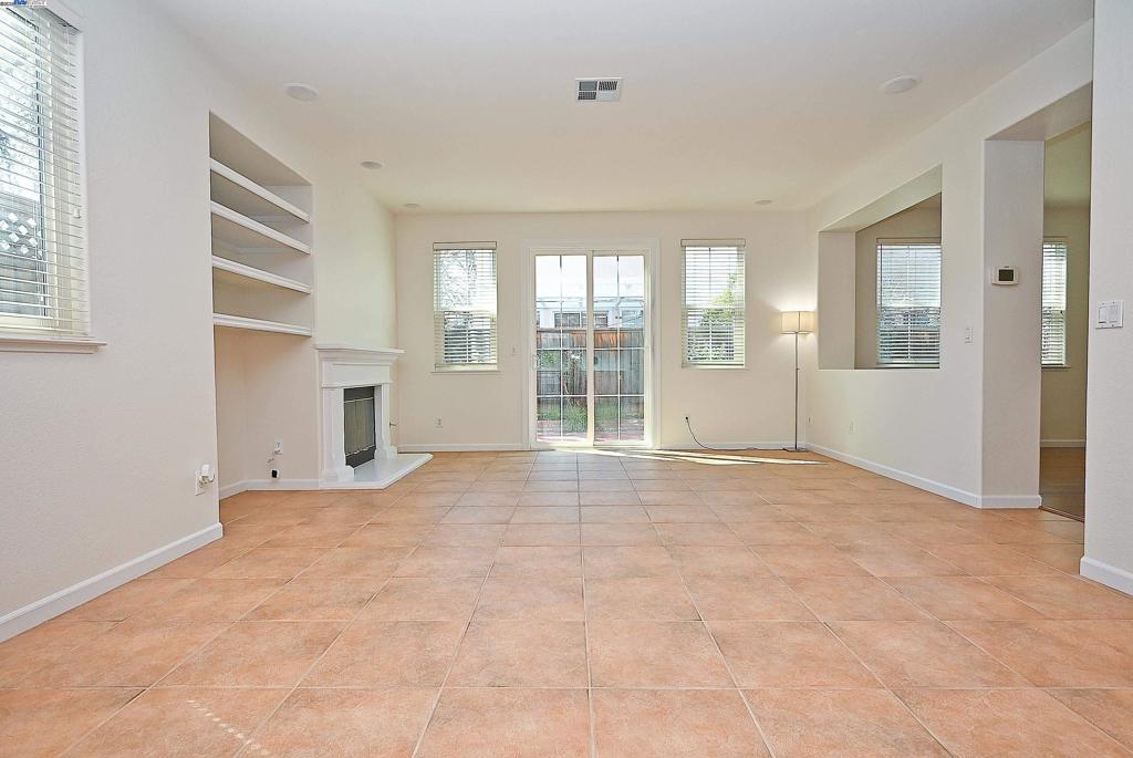 TOWN SQUARE - Residential