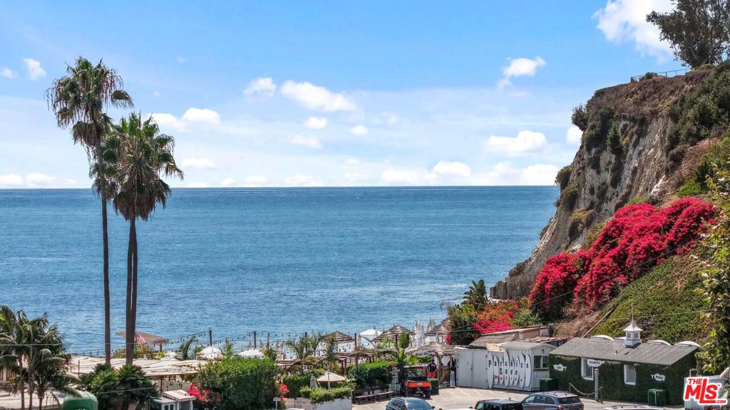 31 Paradise Cove