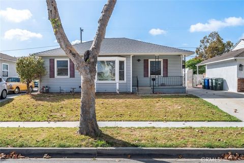 Photo of 4753 Conquista Ave Ave, Lakewood, CA 90713 (MLS # CV25239102)