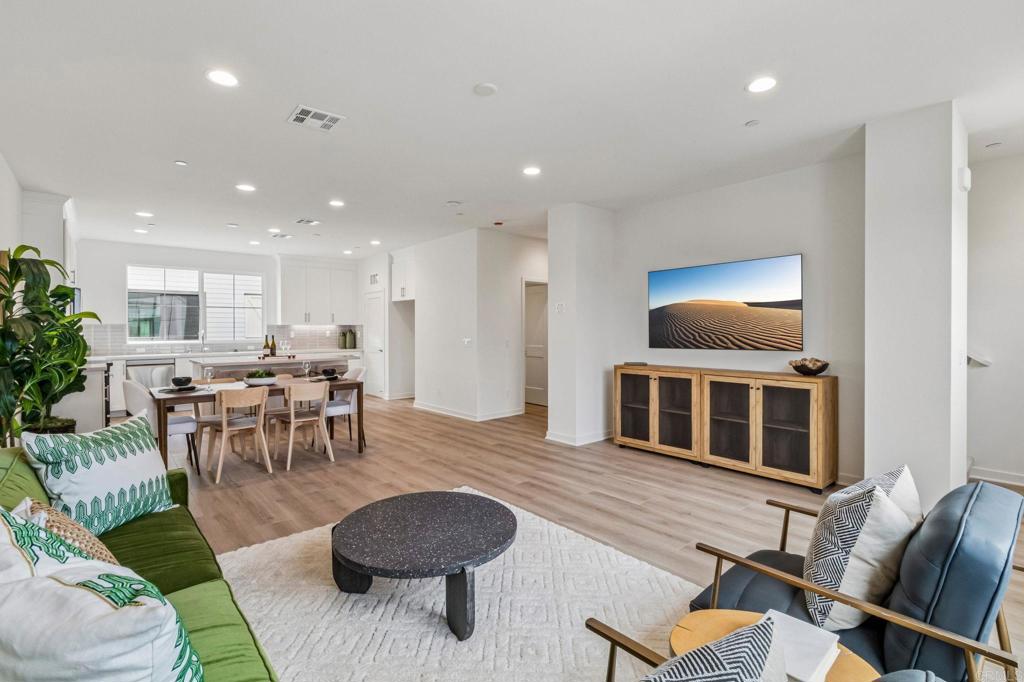 2572 Delphinium Lane