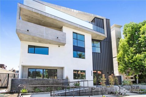 Photo of 4409 Saugus Ave #104, Sherman Oaks, CA 91404 (MLS # SR26079664)