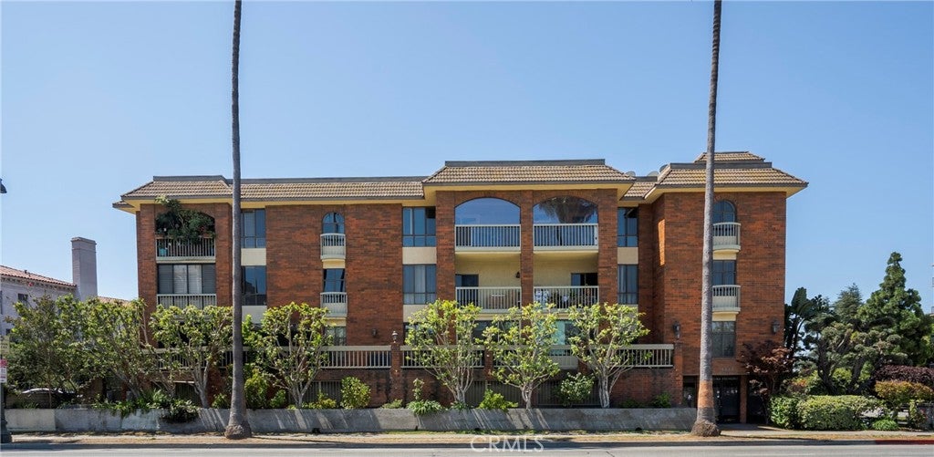 Properties 3 4444 Wilshire Boulevard 102