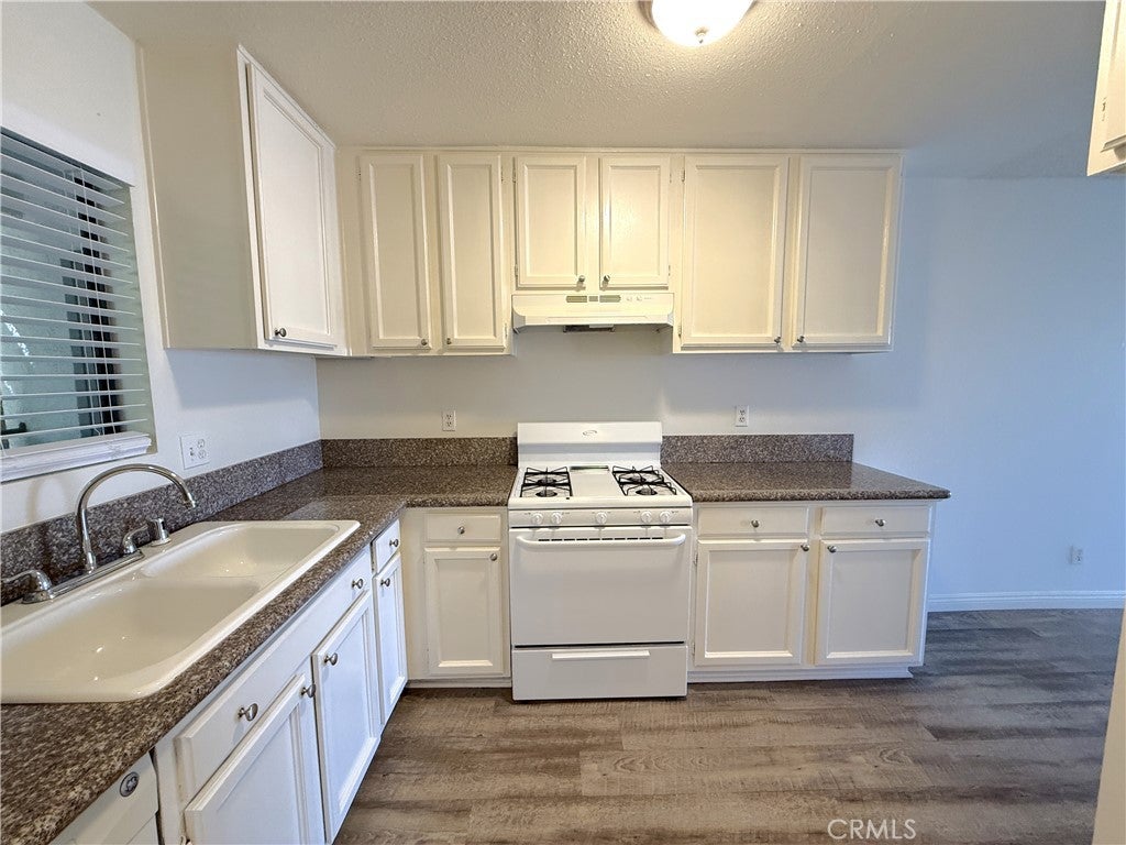 1212 Gladys Avenue 201