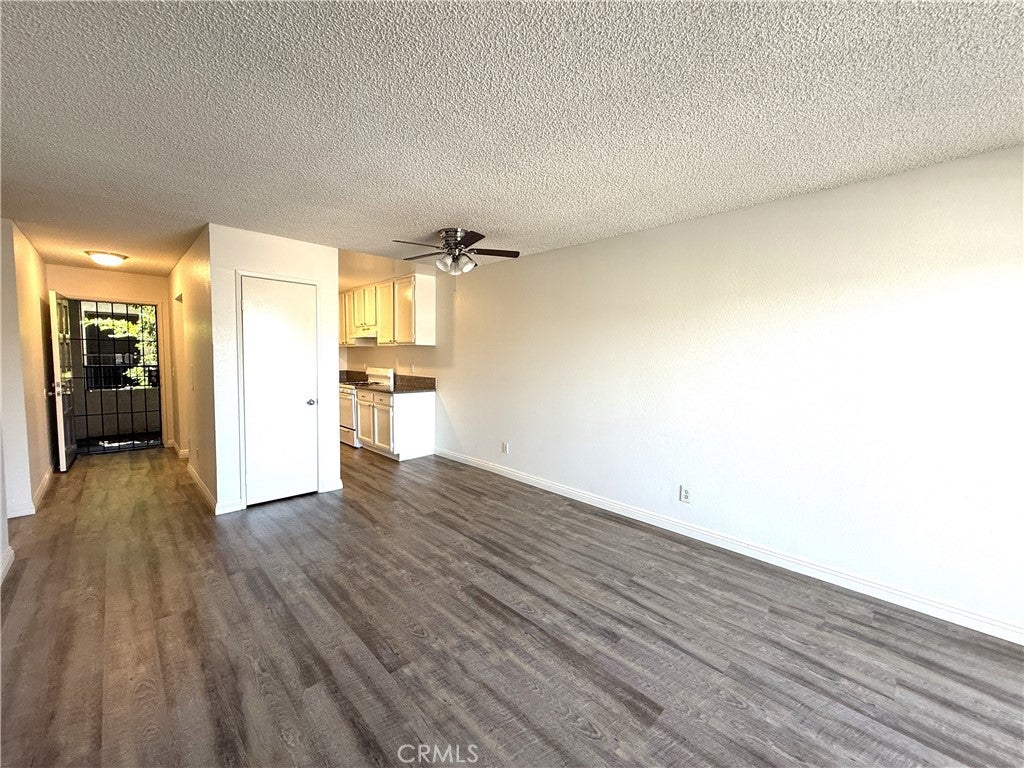 1212 Gladys Avenue 201