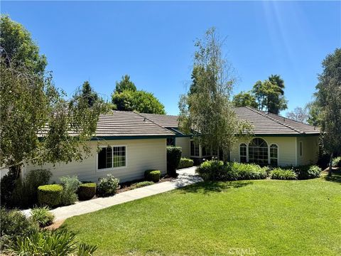 1425 Surrey Hts Fallbrook CA 92028
