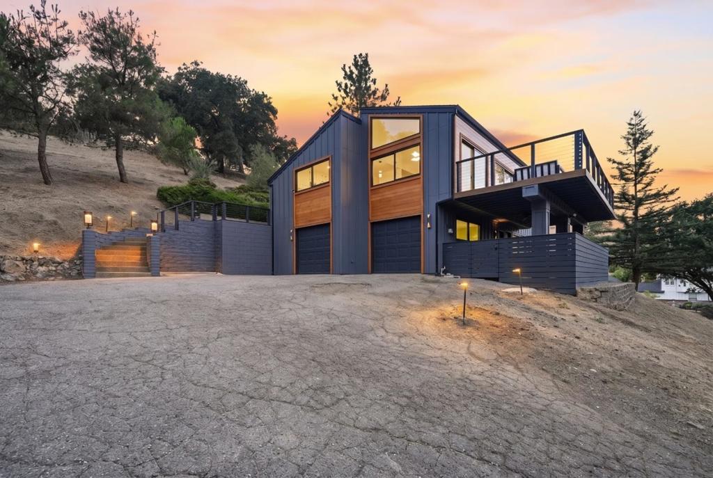17815 Woodland Avenue