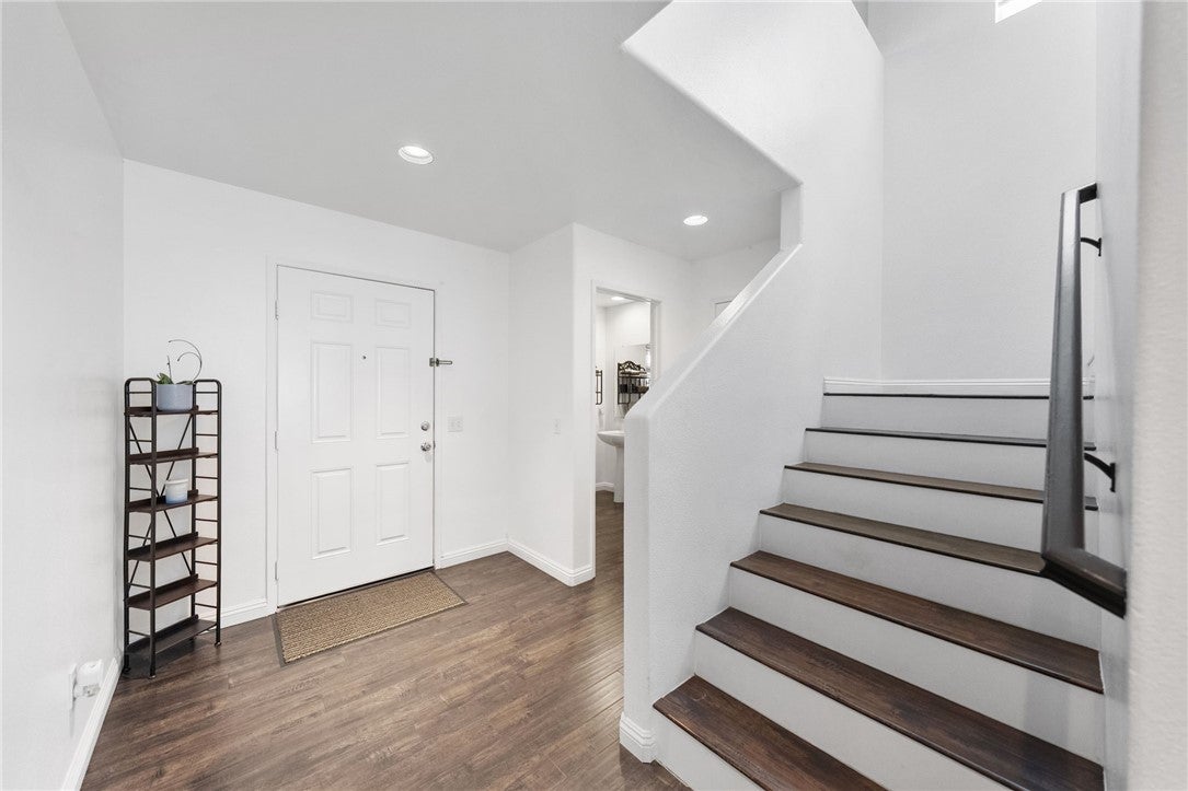 702 Gloriosa Avenue