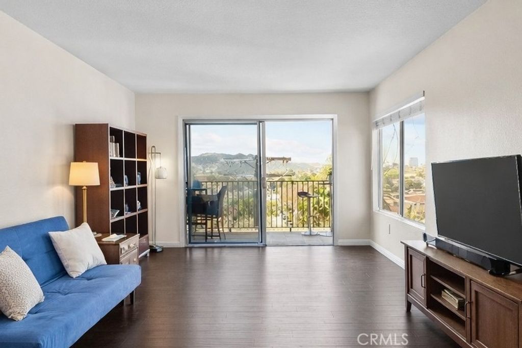 Photo of 1517 E Garfield Ave #53, Glendale, CA 91205 (MLS # SR26052963)