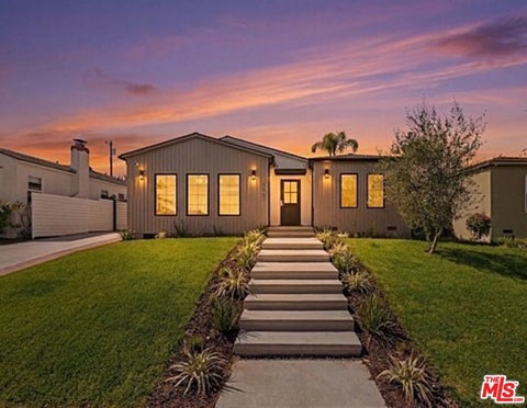 Photo of 7907 Vicksburg Avenue, Los Angeles, CA 90045 (MLS # 26789097)