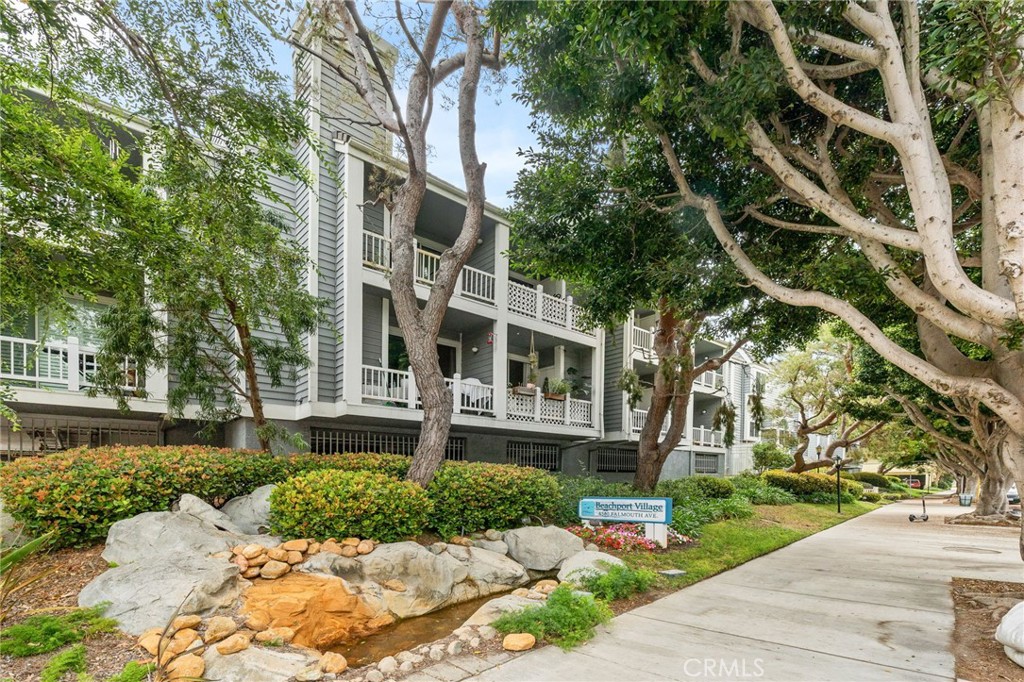 UNIQUE: This 1-bedroom, 1-bath condominium in Beachport Village offers comfortable living in a Cape Cod-style setting. It's an end unit, sharing only one wall. The unit features an open living area with updates, including a bathroom with newer cabinetry, countertops, and a modern bath enclosure. You'll find wide plank hardwood in the kitchen and stone tile in the bathrooms. A gas/wood-burning fireplace is in the living room, and the unit has both heating and air conditioning. Kitchen appliances include a brand-new slide-in gas range, and the washer and dryer are just one year old. Located on the second floor, the west-facing balcony offers a treed view. Two dedicated parking spaces are also provided. Residents can enjoy community pools, spas, and tennis courts.
