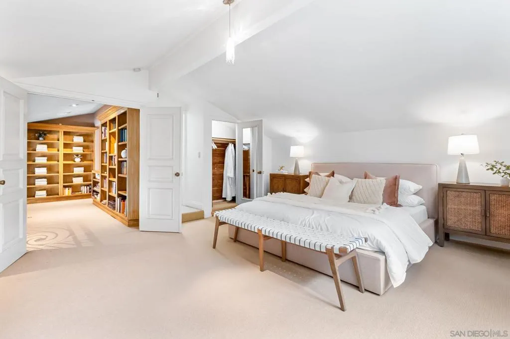 La Jolla, California 92037, United States, 2 Bedrooms Bedrooms, ,3 BathroomsBathrooms,Residential,Active,221991