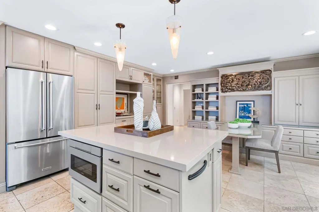 La Jolla, California 92037, United States, 2 Bedrooms Bedrooms, ,3 BathroomsBathrooms,Residential,Active,221991