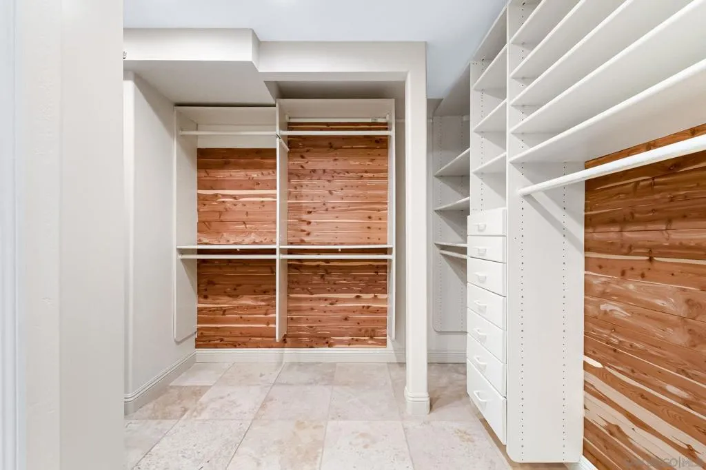 La Jolla, California 92037, United States, 2 Bedrooms Bedrooms, ,3 BathroomsBathrooms,Residential,Active,221991