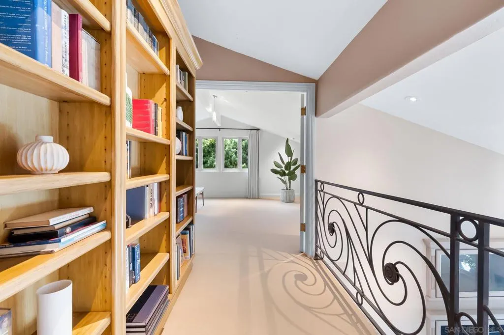 La Jolla, California 92037, United States, 2 Bedrooms Bedrooms, ,3 BathroomsBathrooms,Residential,Active,221991