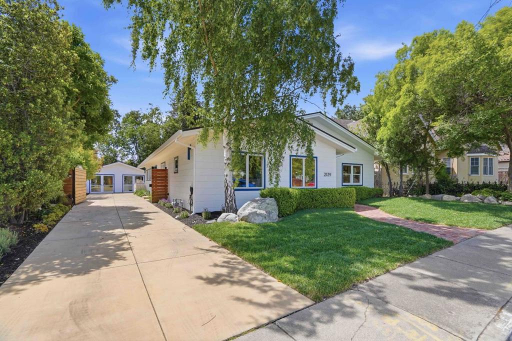 2139 Greenwood Avenue