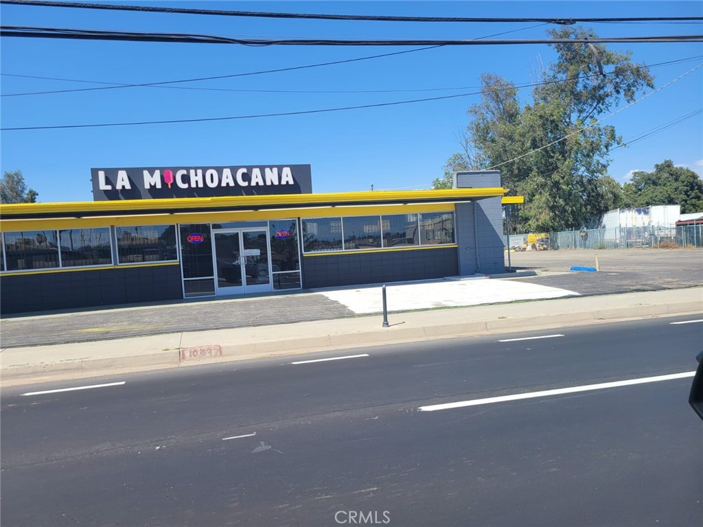 Don’t miss this exceptional opportunity to own a highly desirable commercial property in a high traffic area of Riverside. Currently known as a popular and well established ice cream shop, this versatile building sits on a large lot of over 2 acres and offers outstanding potential for investors or business owners alike.
The property features two separate entrances and is situated on a busy street with strong pedestrian and vehicle traffic, this location ensures excellent visibility and steady customer flow.
Located in a thriving commercial corridor, this is an ideal space for retail, food service, or other business ventures. Showings by appointment only, contact us today to schedule a tour.
