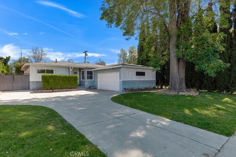 Photo of 10926 Gaynor Avenue, Granada Hills, CA 91344 (MLS # SR26042416)