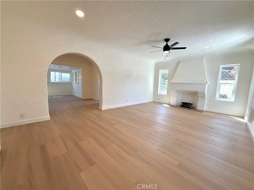 472 W Burnett