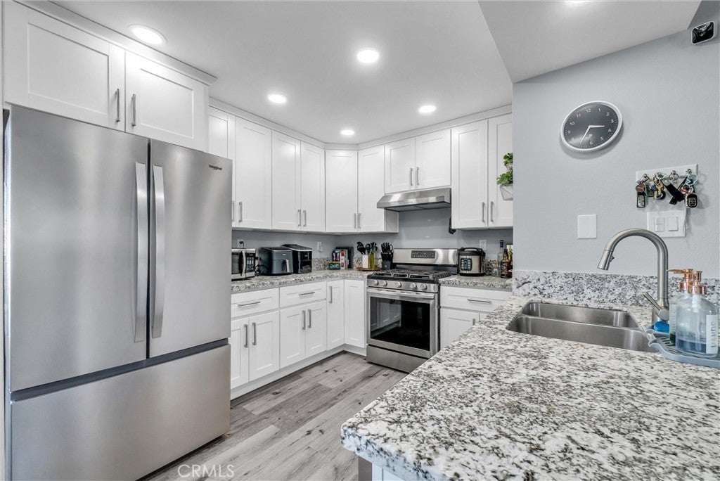 1042 E La Habra 234