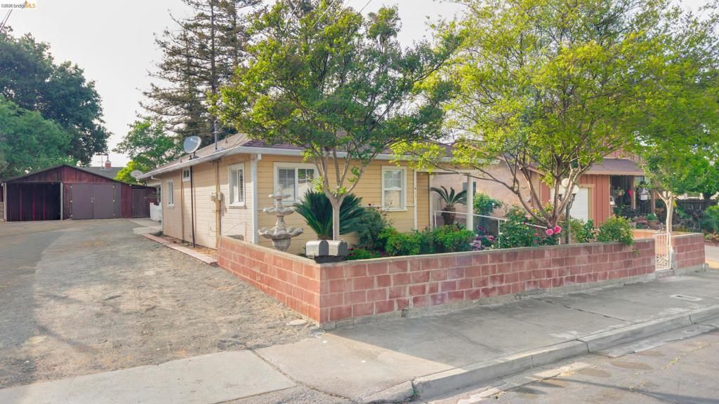 Photo of 413 Landis Ave Ave, Oakley, CA 94561 (MLS # 41128900)