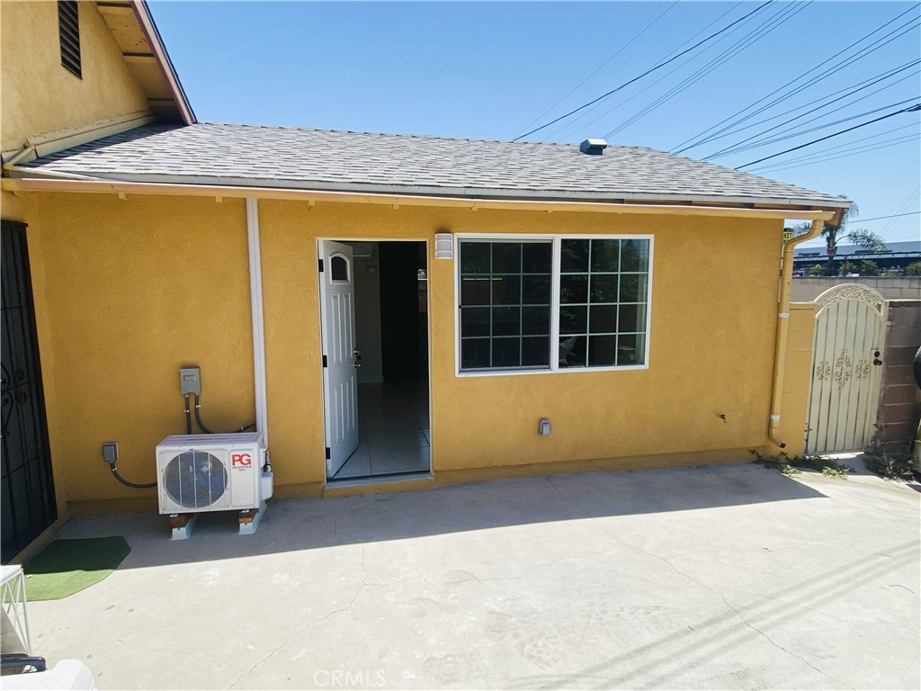 This beautifully TOTALLY REMODELED STUDIO is located in a wonderful cul-de-sac, quiet residential neighborhood just minutes from highways, restaurants, and entertainment. This cozy studio apartment offers an inviting, open-concept living space with plenty of natural light. Owners reside on property. No garage BUT plenty of street parking, Non-smokers only, Maximum Occupancy 2, No pets. ***STUDIO FEATURES**** NEW KITCHENETTE, NEW QUARTZ COUNTER TOPS, NEW BATHROOM, NEW TILE FLOORS, HARDWOOD FLOORING, NEW VINYL WINDOWS, NEW AIR CONDITIONING, NEW INTERIOR, NEWER STOVE/RANGE TOO MUCH TO LIST!!! INCLUDED IN THE RENT: WATER, TRASH, POWER, TRASH AND GAS!!!